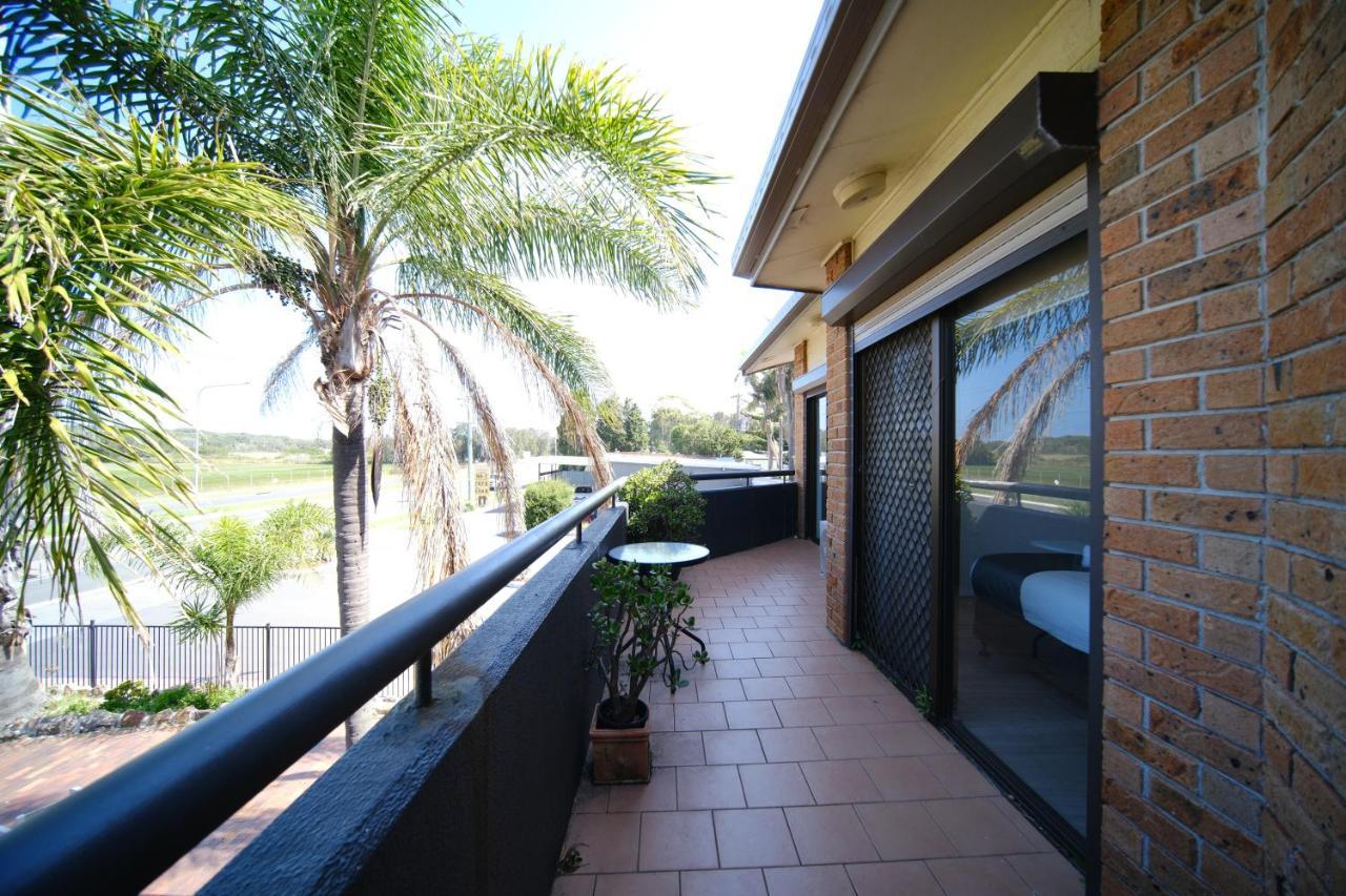 Lakeside Inn Wollongong Primbee Exterior photo