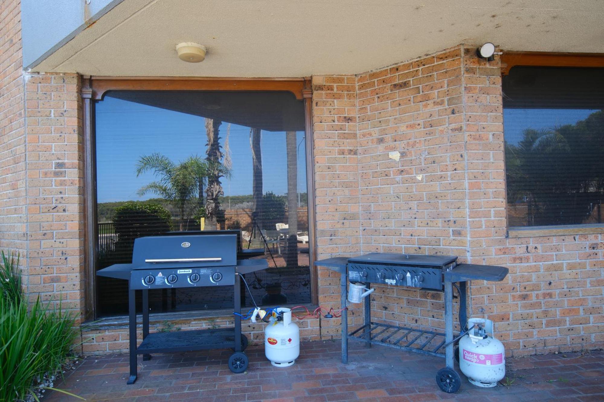 Lakeside Inn Wollongong Primbee Exterior photo