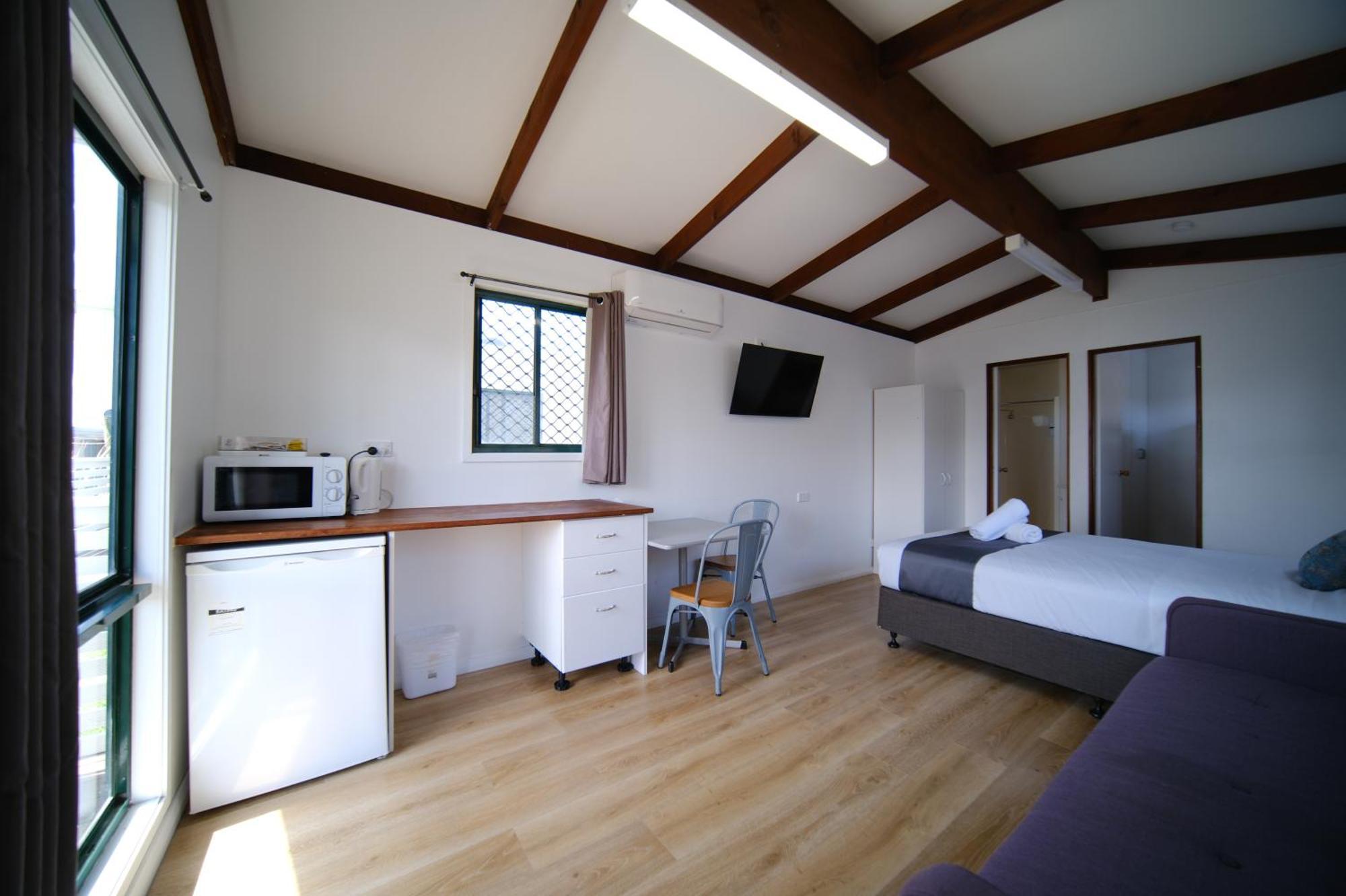 Lakeside Inn Wollongong Primbee Exterior photo