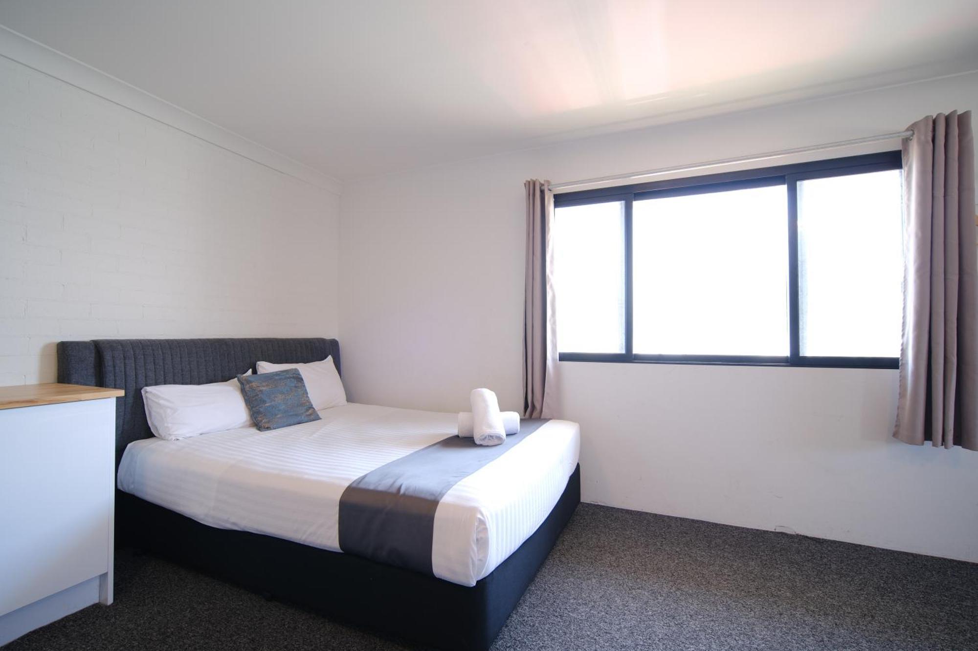 Lakeside Inn Wollongong Primbee Exterior photo